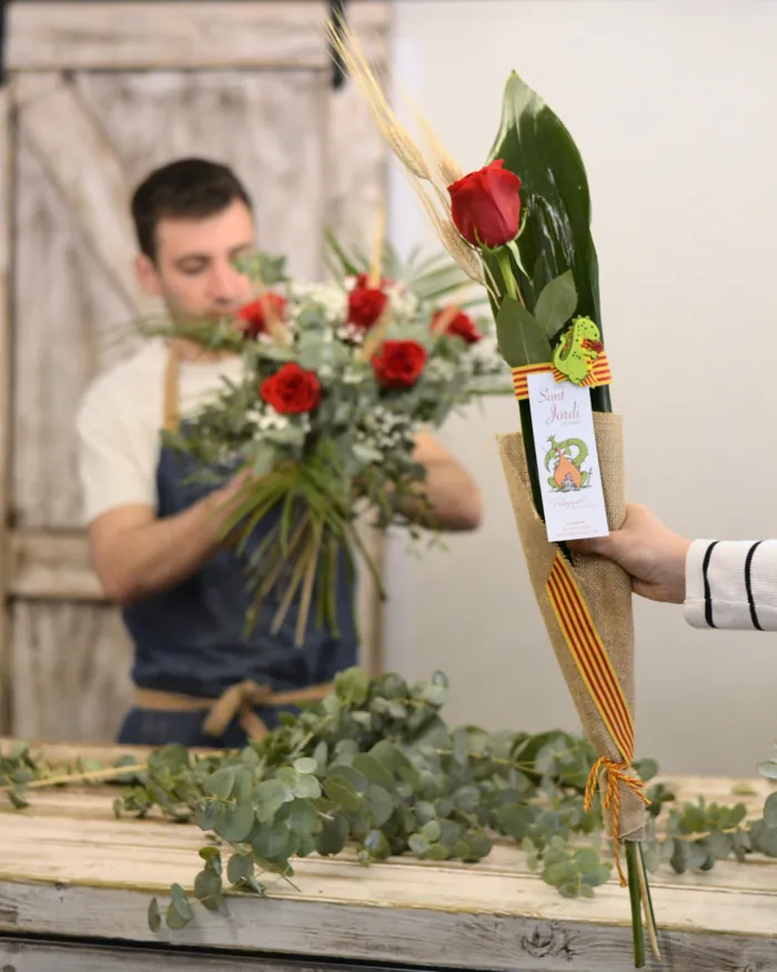 Rosa de Sant Jordi con espiga y senyera